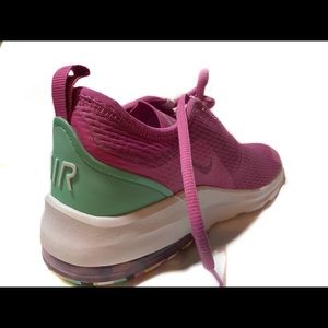 Nike Air Max Motion 2 Running Shoes